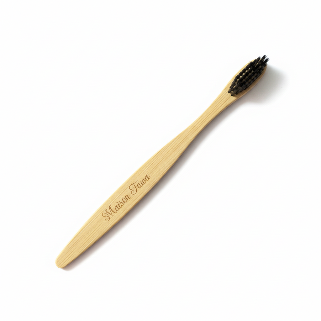 Brosse à dents Maison Tawa fond blanc